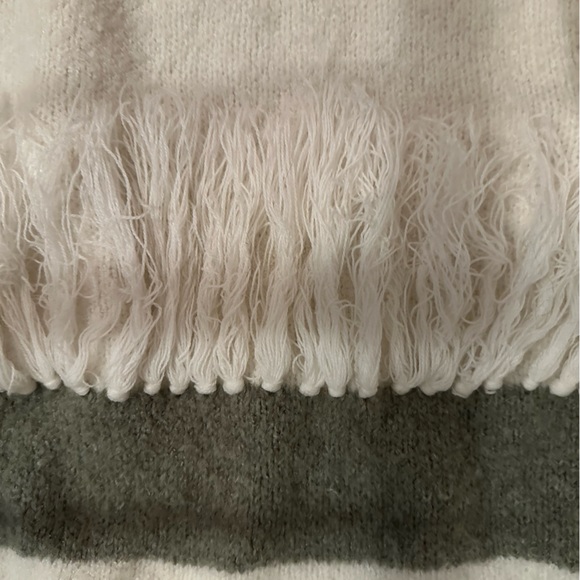 Pink Lily fringe sweater - Picture 2 of 2